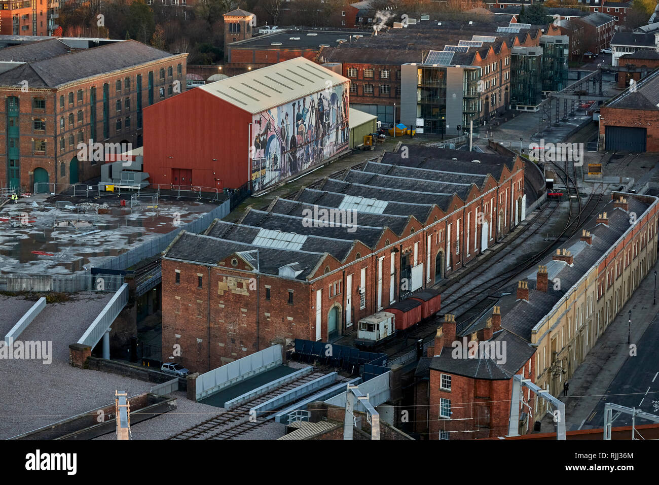 Scienza e Industria Museo MOSI guardando giù Liverpool Road, Station Building, e 1830 home magazzino del mondo il primo inter-city ferrovia passeggeri Foto Stock