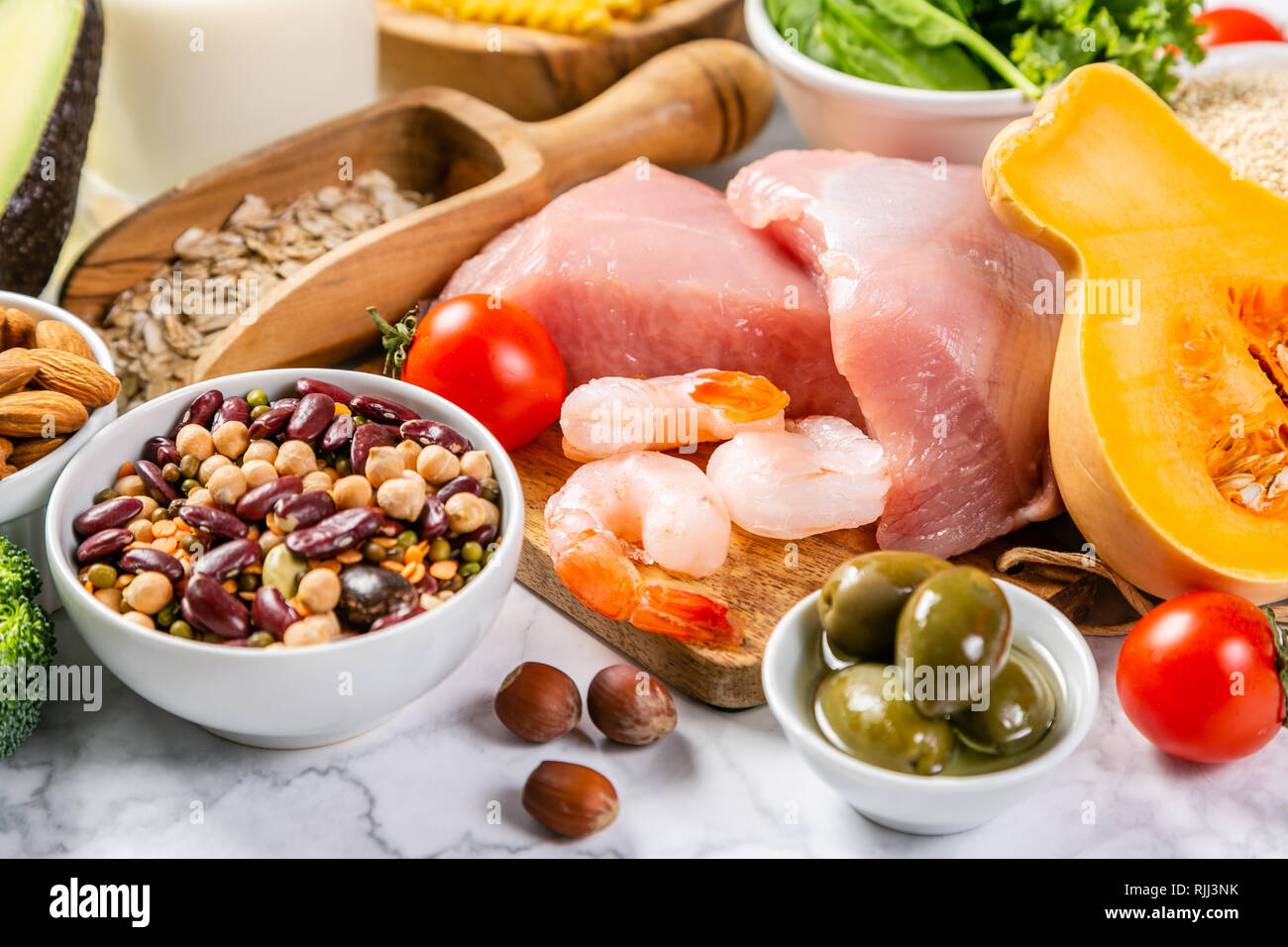 Dieta mediterranea concetto - carni, pesci, frutta e ortaggi Foto Stock