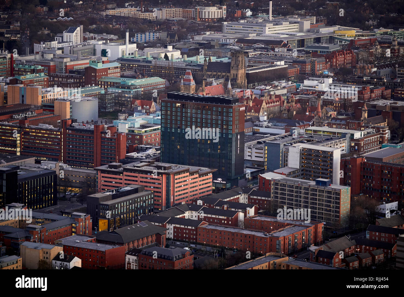 Vista dalla Torre Sud della Piazza di Deansgate guardando giù alla Manchester University campus Foto Stock