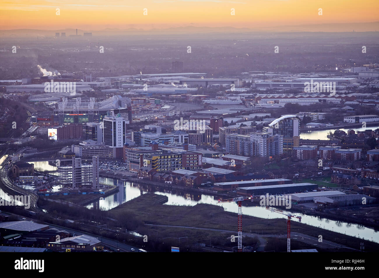 Vista dalla Torre Sud della Piazza di Deansgate guardando in giù a Salford Quays e Pomona serratura e il Trafford Park oltre Foto Stock