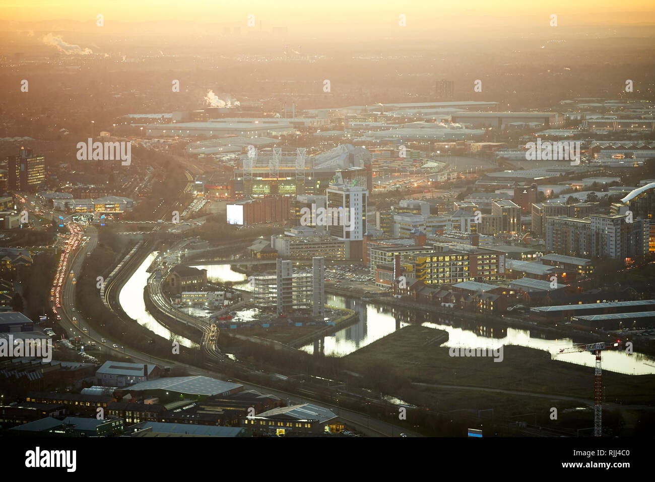 Vista dalla Torre Sud della Piazza di Deansgate guardando in giù a Salford Quays e Pomona serratura e il Trafford Park oltre Foto Stock