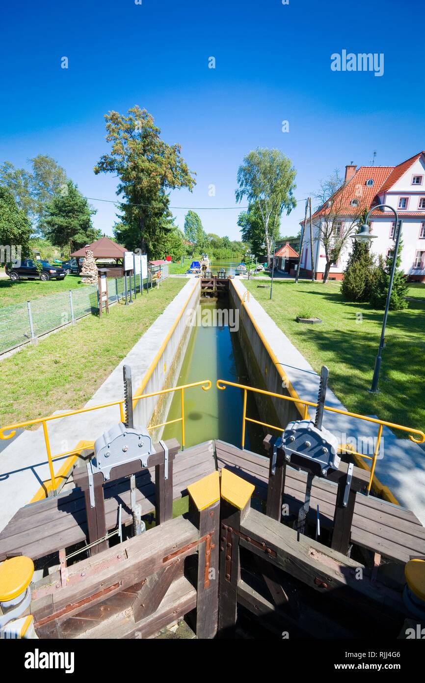 Il blocco di cemento in Ostroda - parte di Elblag Canal, Mazury, Polonia (ex Osterode, Prussia orientale) Foto Stock