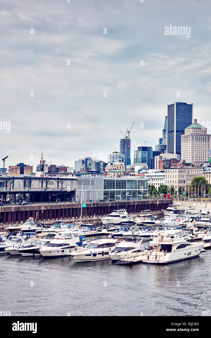 Montreal, Canada - Giugno, 2018: luxury yacht ancorati nel porto d'Escale marina nel vecchio porto di Montreal, Quebec, Canada. Editoriale. Foto Stock