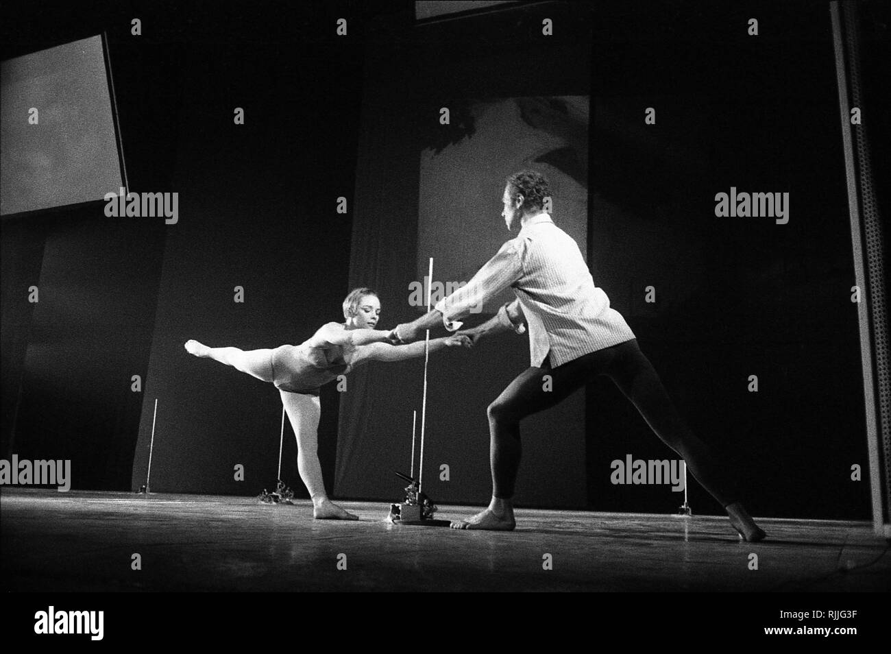 Variazioni V - Merce Cunningham Dance Company, Théâtre des Champs Elysées, 1966 Foto Stock