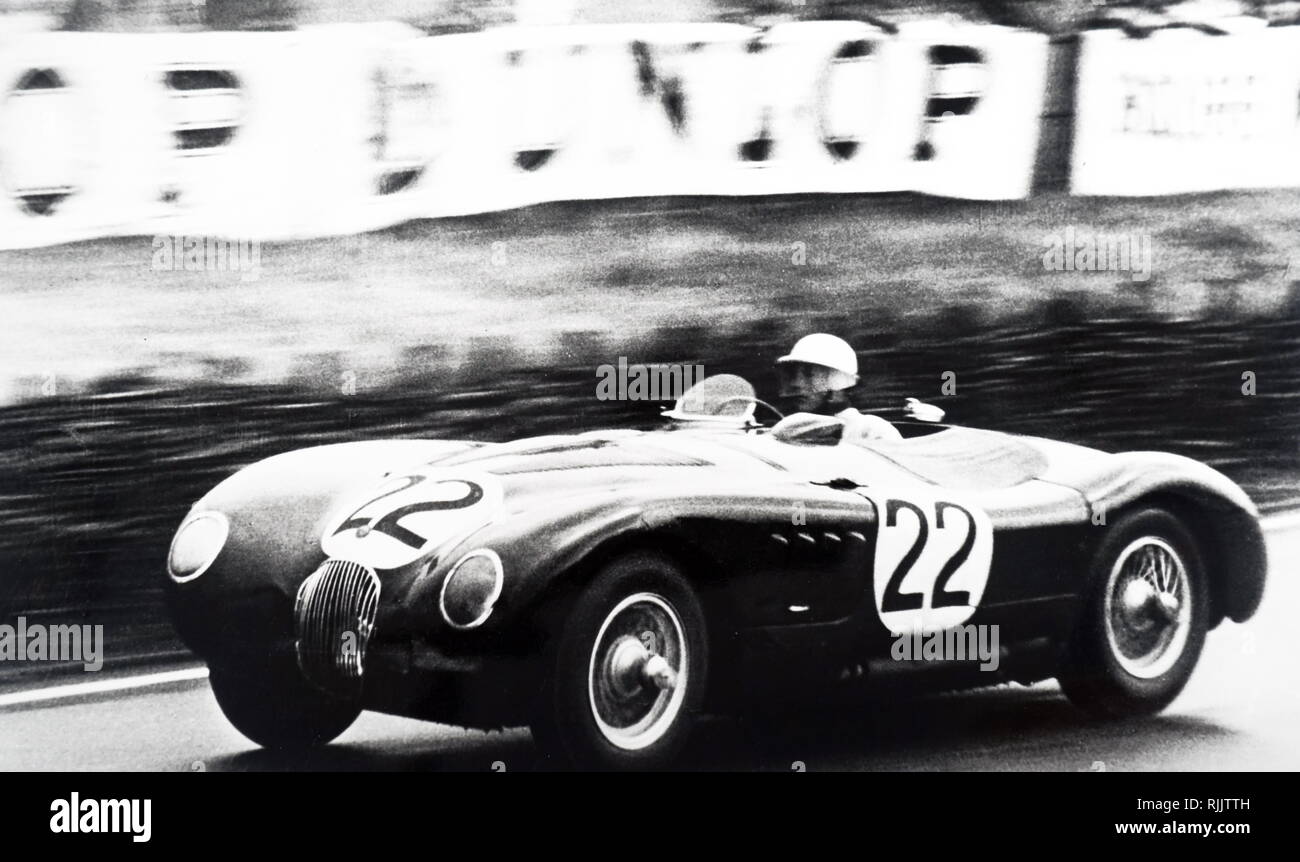 Una fotografia di Stirling Moss (1929-) un British Formula One racing driver, durante la 24 Ore di Le Mans - 1951. In data xx secolo Foto Stock