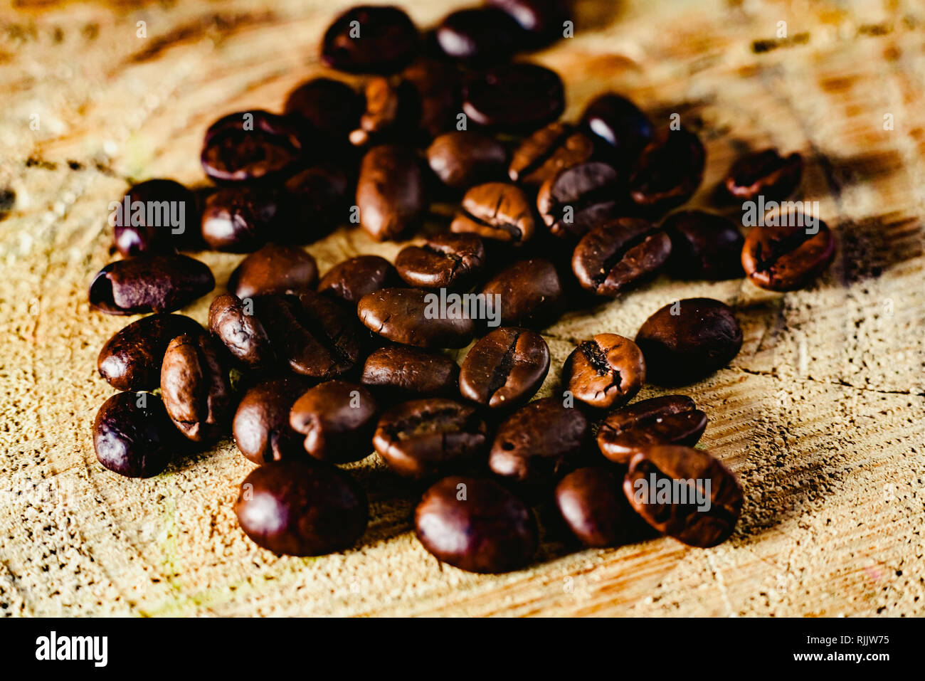 Dettaglio di caffè torrefatto in grani, prodotte in Colombia. Foto Stock