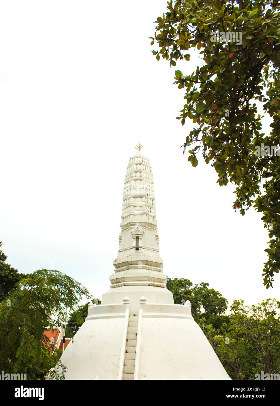 Phra Pathommachedi stupa in Nakhon Pathom, Thailandia. A 120,5 metri è il più alto stupa in tutto il mondo. Foto Stock