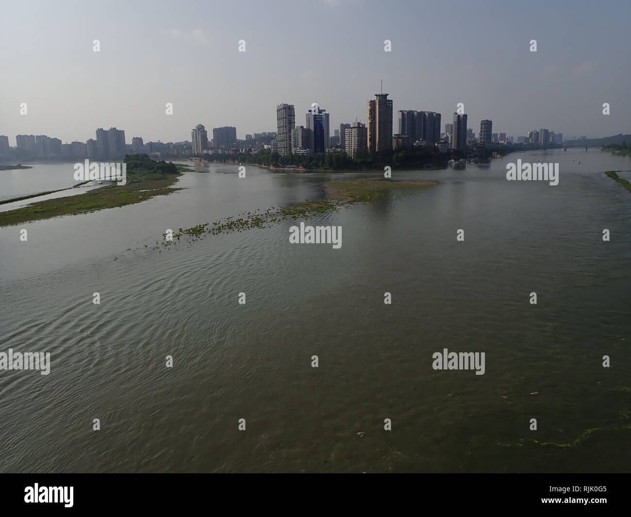 Leshan, Sichuan, River City alla confluenza del Dadu egli, Min lui e Qingyi Jiang fiumi. Foto Stock