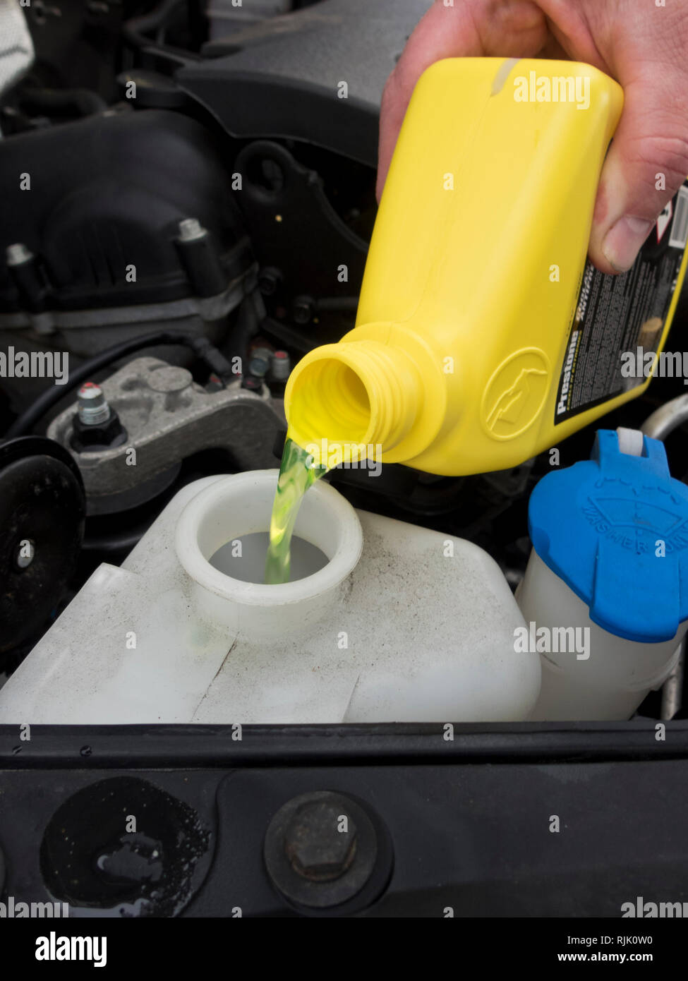 Livello del liquido di raffreddamento immagini e fotografie stock ad alta  risoluzione - Alamy