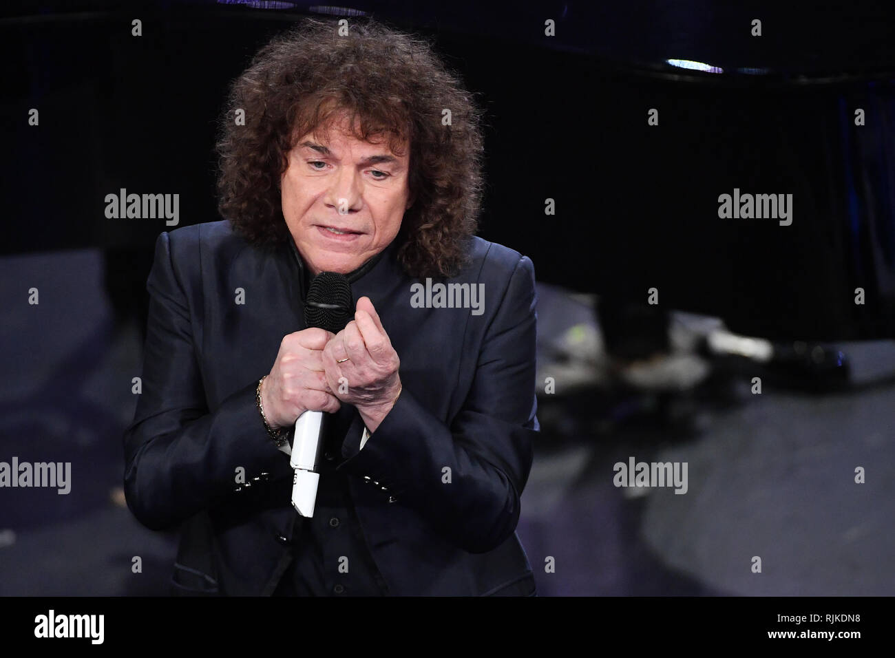 Foto di Matteo Raser/LaPresse 06 Febbraio 2019 Sanremo, Italia Spettacolo Festival di Sanremo 2019, seconda serata nella foto: Cocciante Foto Matteo Raser/LaPresse Febbraio 06th, 2019 Sanremo, Italia Entertainment Festival di Sanremo 2019, seconda serata nella foto: Cocciante Foto Stock