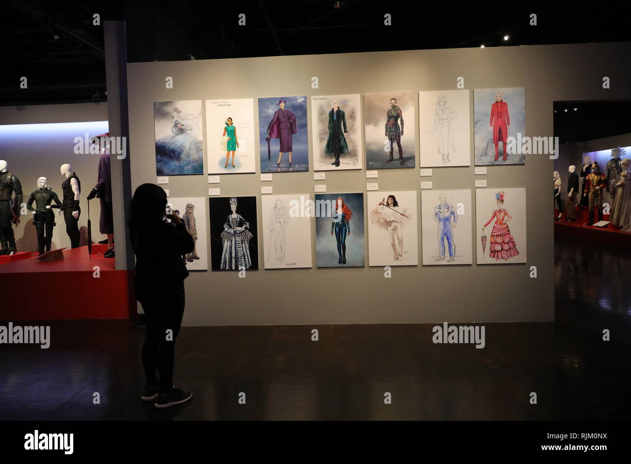 Los Angeles, CA / STATI UNITI D'AMERICA - 2/5/2019: Costumi da 2019 Oscar-nominato i filmati sul display a FIDM/Fashion Institute of Design & Merchandising museo. Foto Stock