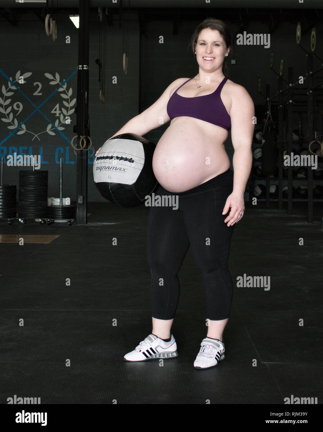 Crossfit in stato di gravidanza Foto Stock