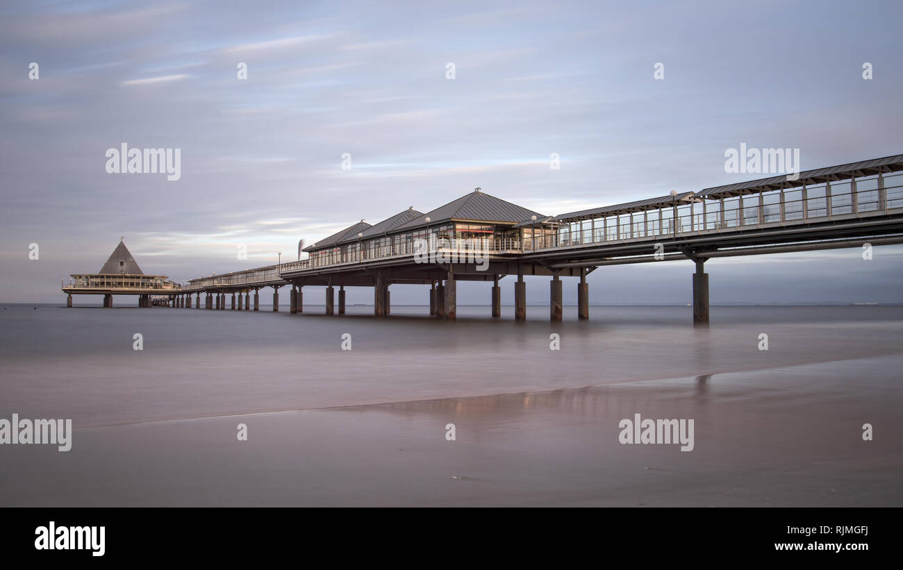 Il famoso ponte del mare di Heringsdorf sull isola di Usedom in Germania Foto Stock