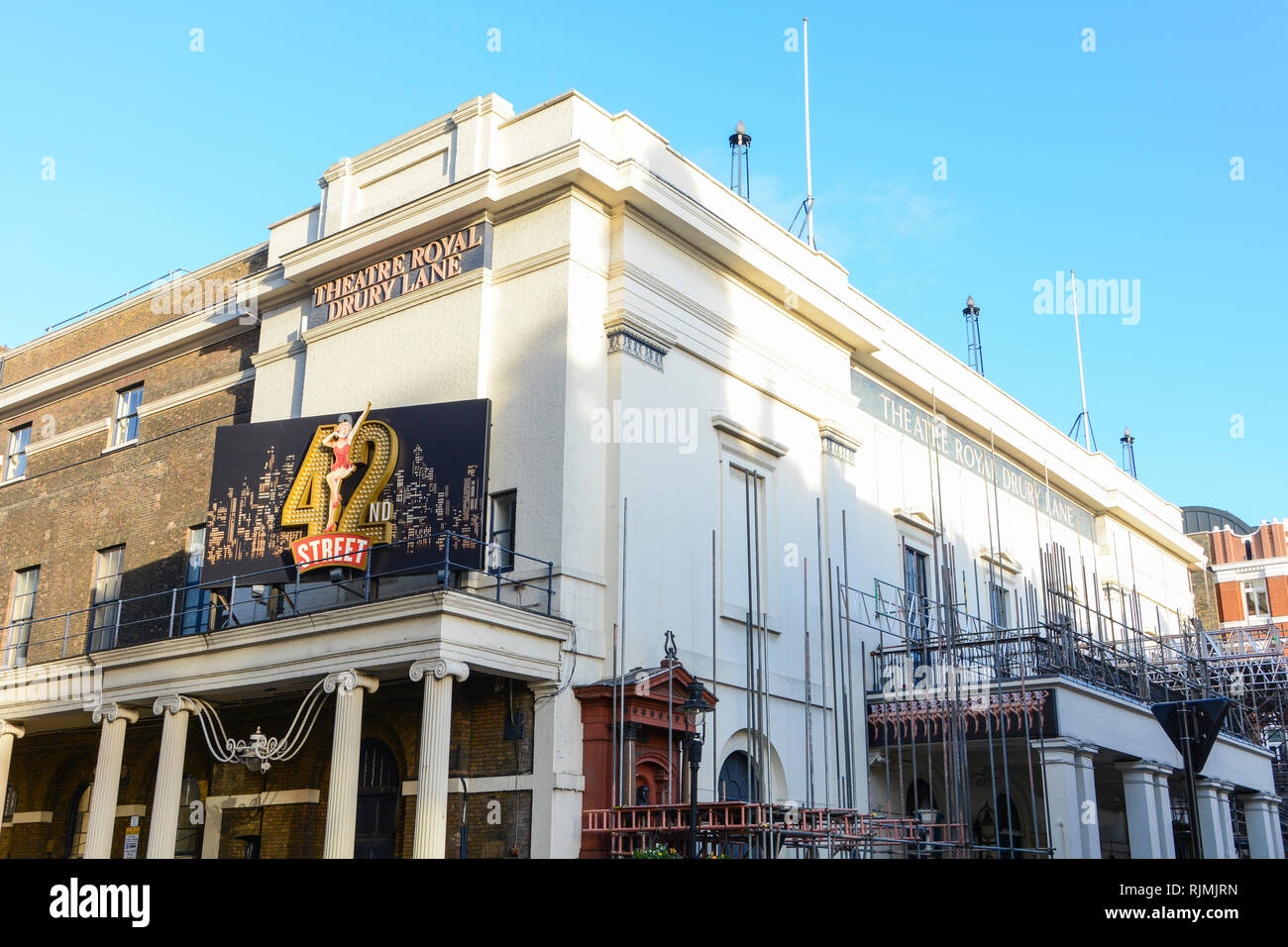 La parte esterna del Theatre Royal Drury Lane subendo una £45 milioni per la ristrutturazione Foto Stock