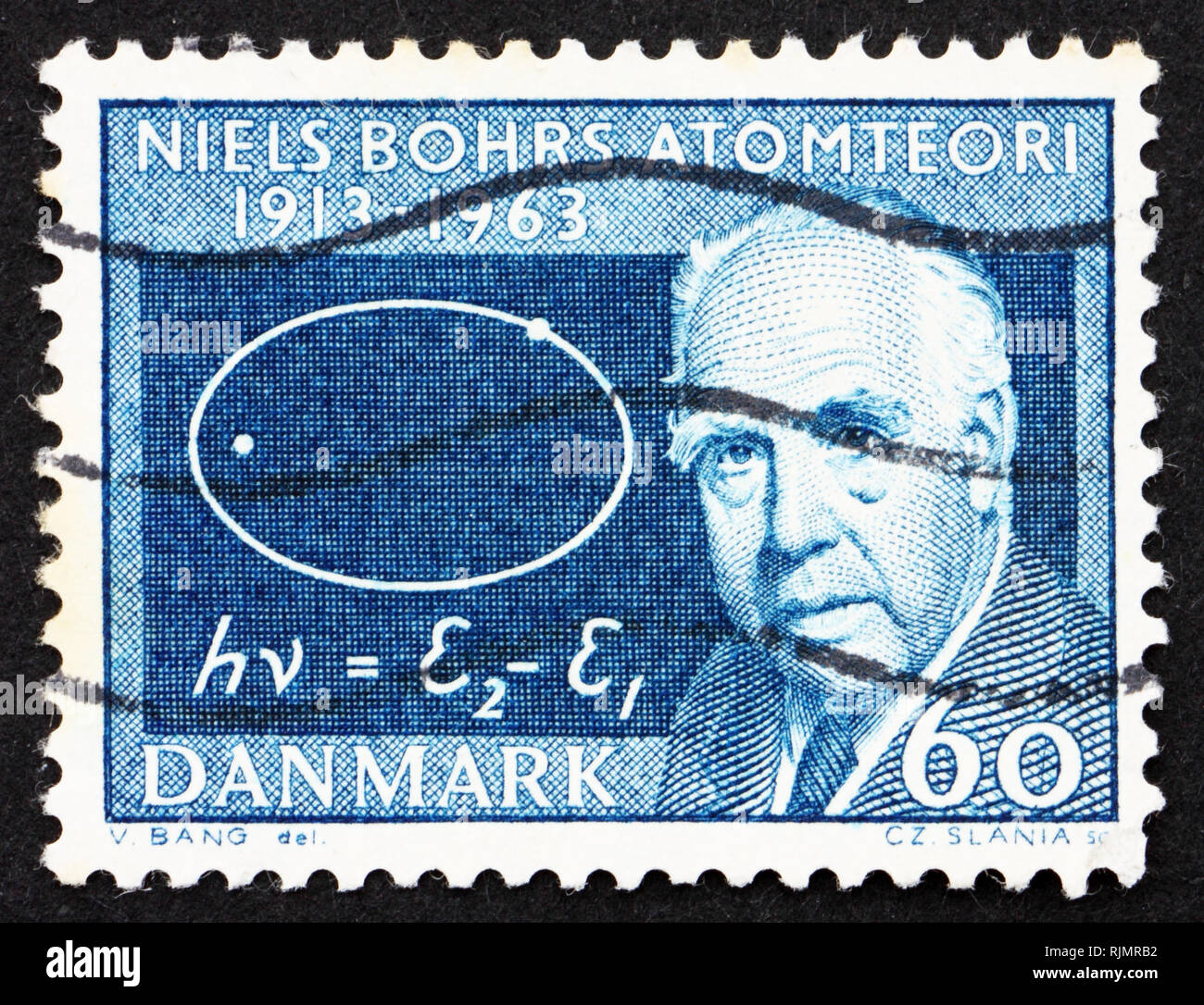 Danimarca - circa 1963: un timbro stampato in Danimarca mostra Niels Bohr atomo e schema, cinquantesimo anniversario della teoria dell'atomo, circa 1963 Foto Stock