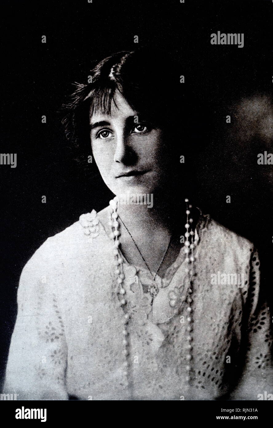 Signora Elizabeth Bowes Lyon poi regina Elisabetta Regina Madre, nel 1916, anno del suo fratello era stato ucciso a Loos, e anche un incendio gravemente danneggiato la sua casa Glamis Castle Foto Stock