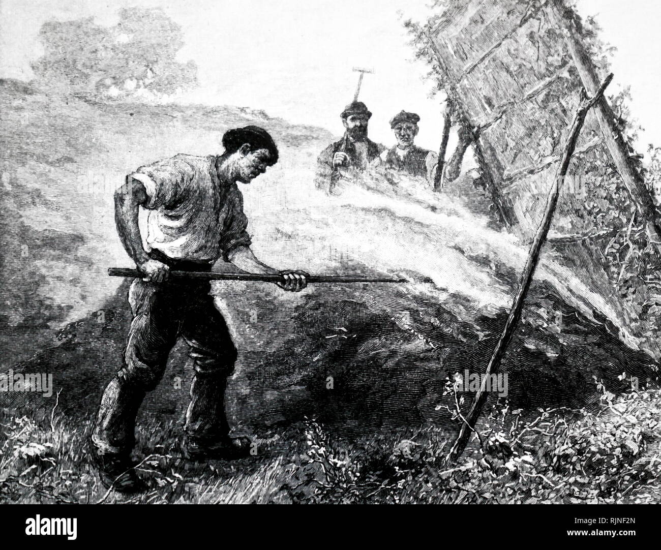 Una incisione raffigurante i bruciatori di carbone nel distretto del Lago Foto Stock