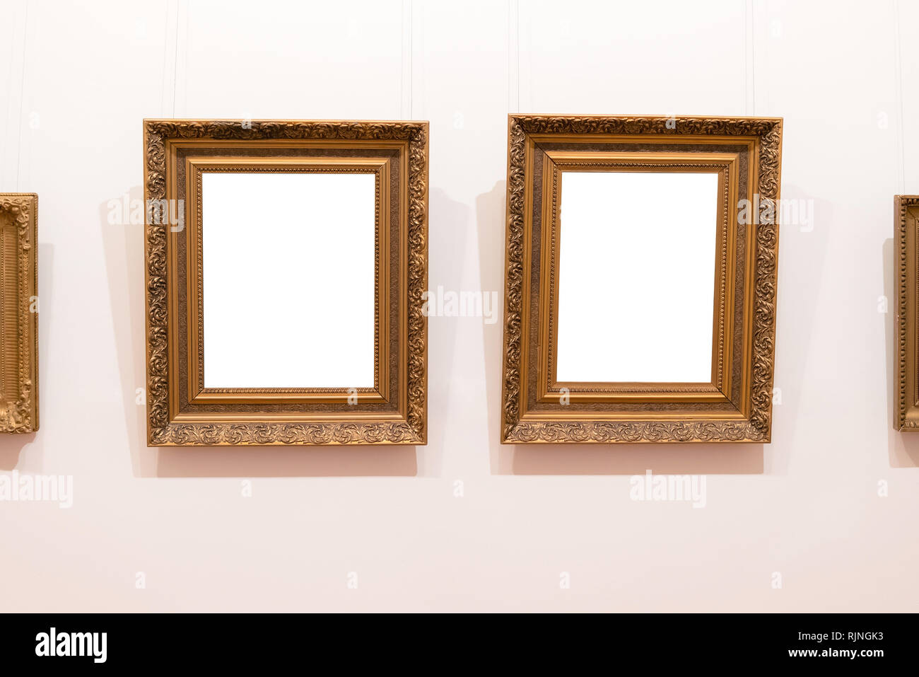 Fustellato Cornici Vuote Appesa Sul Muro Del Museo Galleria D Arte Museo Mostra White Tracciato Di Ritaglio Foto Stock Alamy