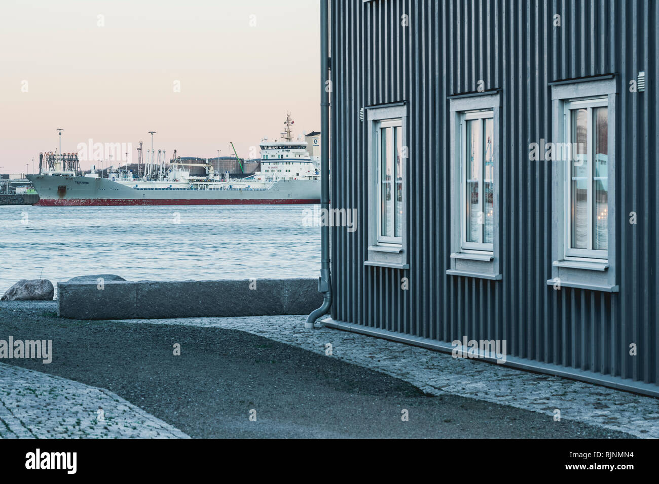 Vista del fiume di grande scala nave di lavoro, Göteborg, Svezia, Europa Foto Stock