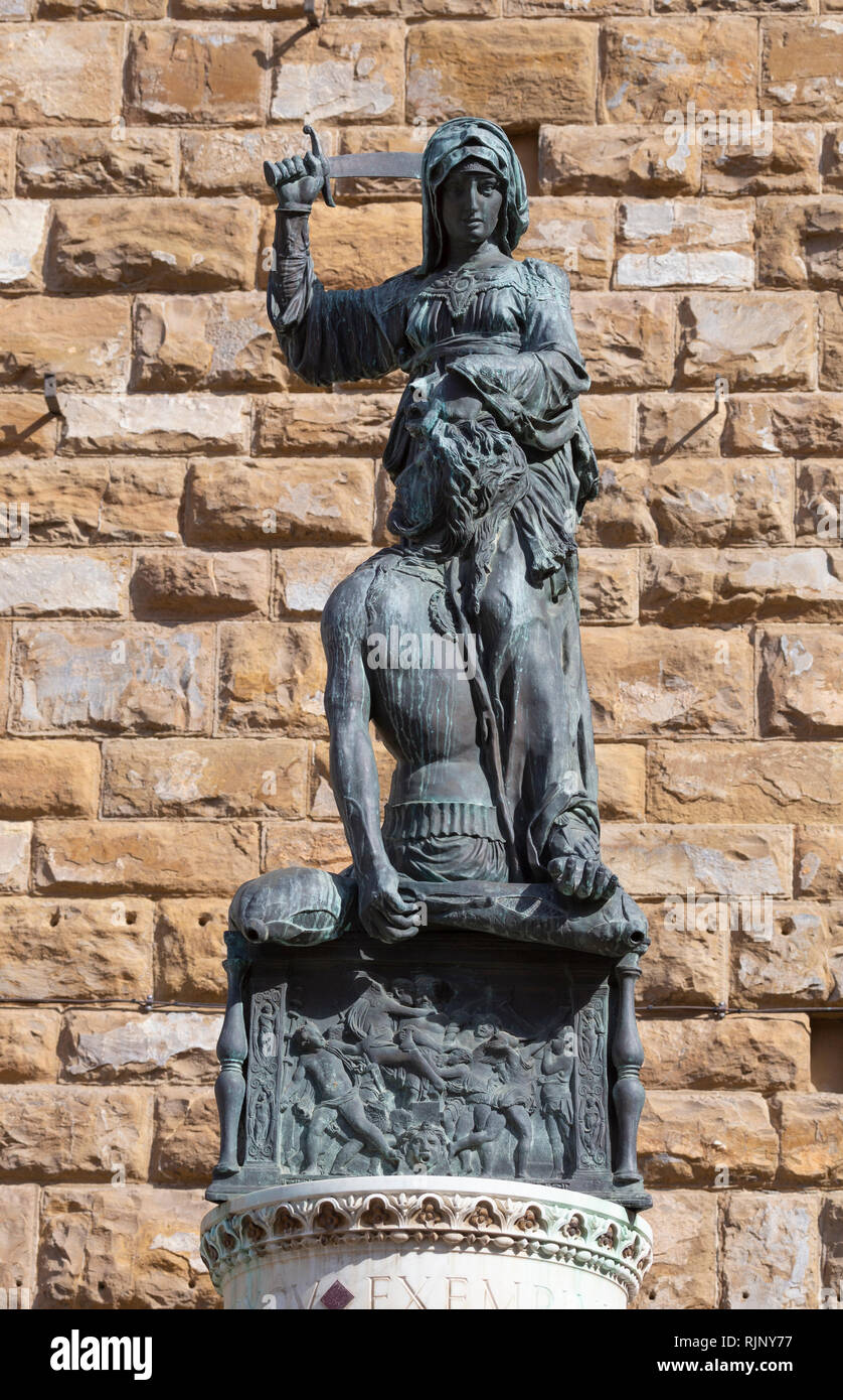Statua di Giuditta e Oloferne di Donatello vicino a Palazzo Vecchio a Firenze, Italia Foto Stock