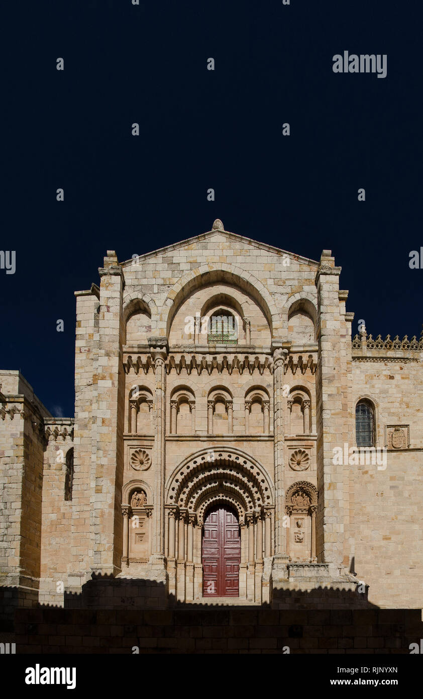 Portada del Obispo Catedral de Zamora Foto Stock