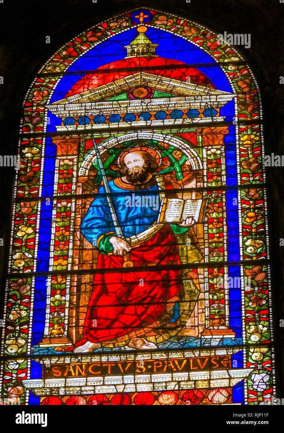 San Paolo Spada Vetrate Cappella la chiesa di Santa Maria Novella a Firenze. Chiesa fondata 1357. San Paolo Apostolo scrisse lettere bibliche Foto Stock