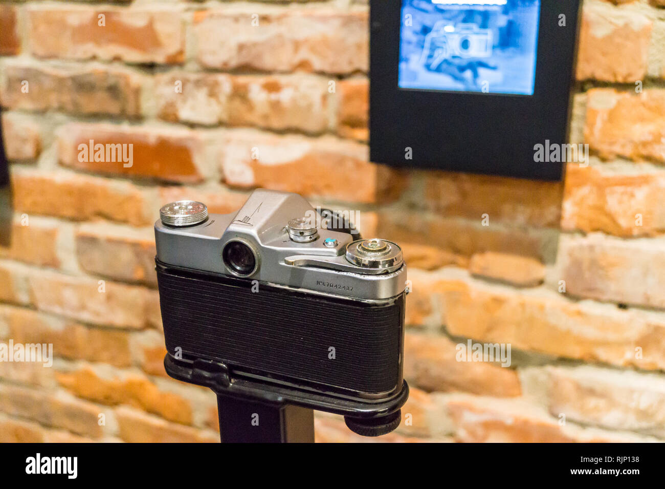 Zenit B fotocamera presentano, la solidarietà europea centro museo, Plac Solidarności, Danzica, Polonia Foto Stock