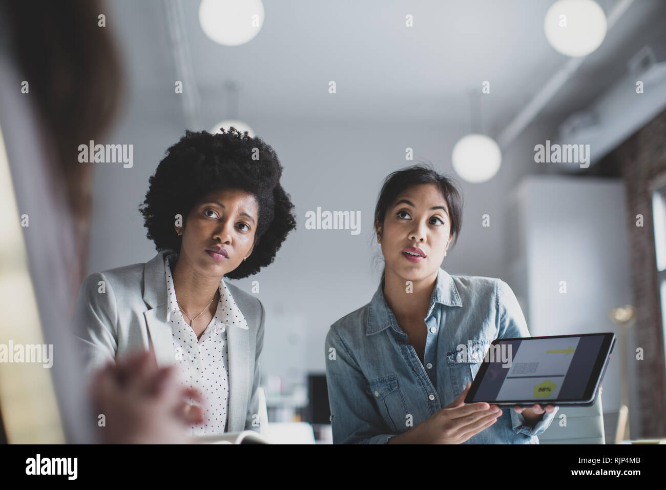 Imprenditrici presentare a un cliente Foto Stock