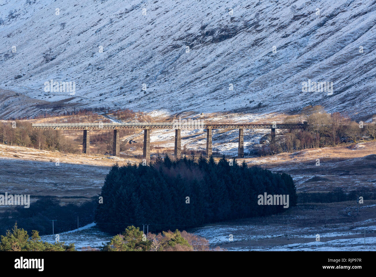 Il Viadotto Auch in inverno dalla A82 strada vicino a Bridge of Orchy, Argyll and Bute, Scozia Foto Stock