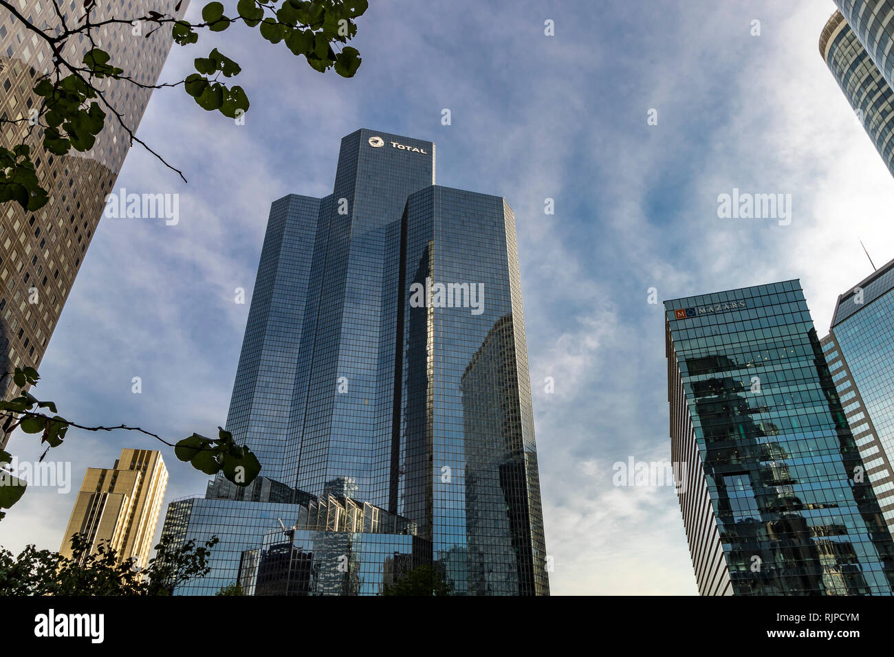 Tour Totale Totale o tower è un grattacielo ufficio situato nel quartiere La Défense, Courbevoie Foto Stock