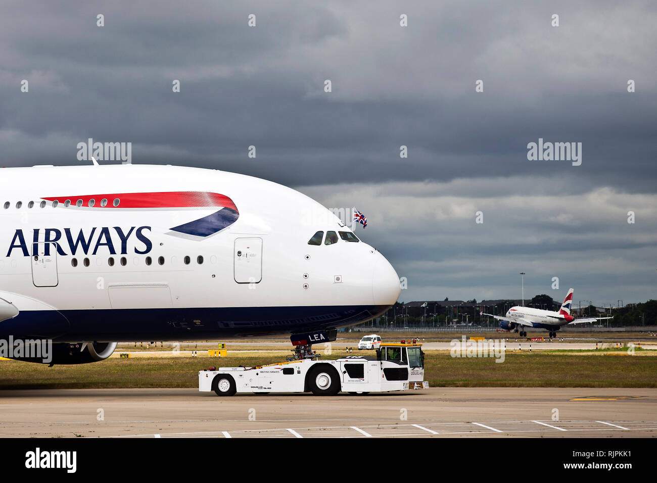 BA Airbus A380 presso l'aeroporto di Heathrow. Luglio 4, 2013. Foto Stock