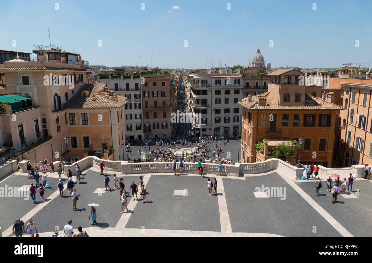 La vista dalla scalinata di piazza di Spagna e la vecchia città di Roma, Italia Foto Stock