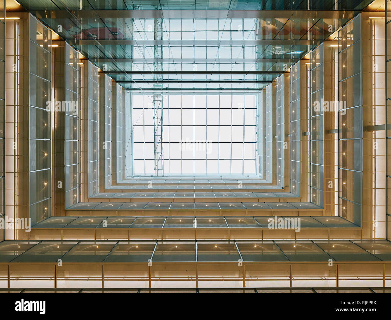 Interno di un edificio a più piani, Stoccolma, Svezia Foto Stock