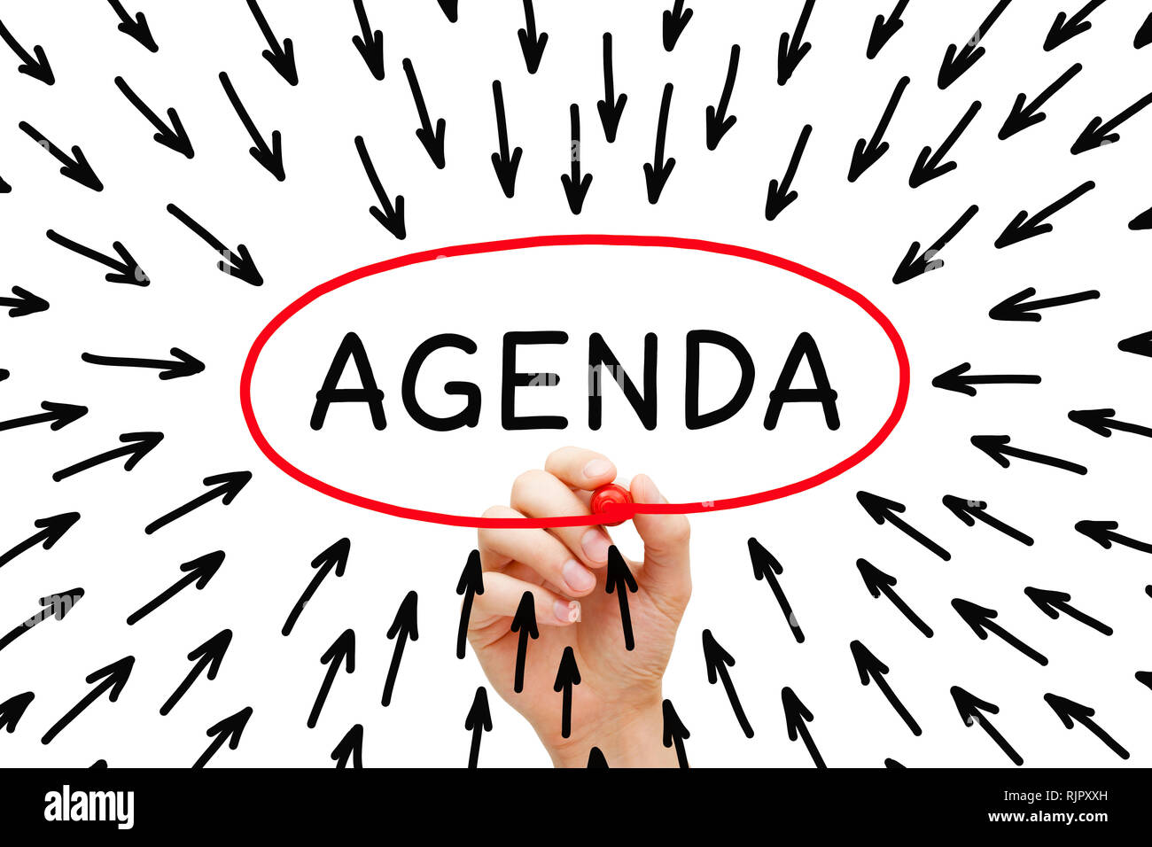 Disegno a mano Agenda frecce concetto con marcatore sul panno trasparente bordo isolato su bianco. Foto Stock