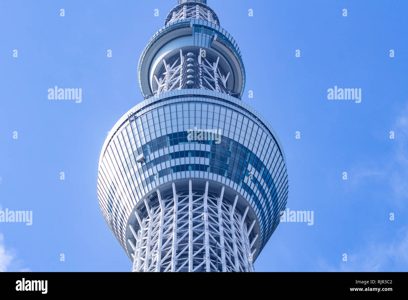 TOKYO, Giappone - 21 Novembre 2018: una parte del Giappone Tokyo skytree edificio a torre con un cielo blu Foto Stock