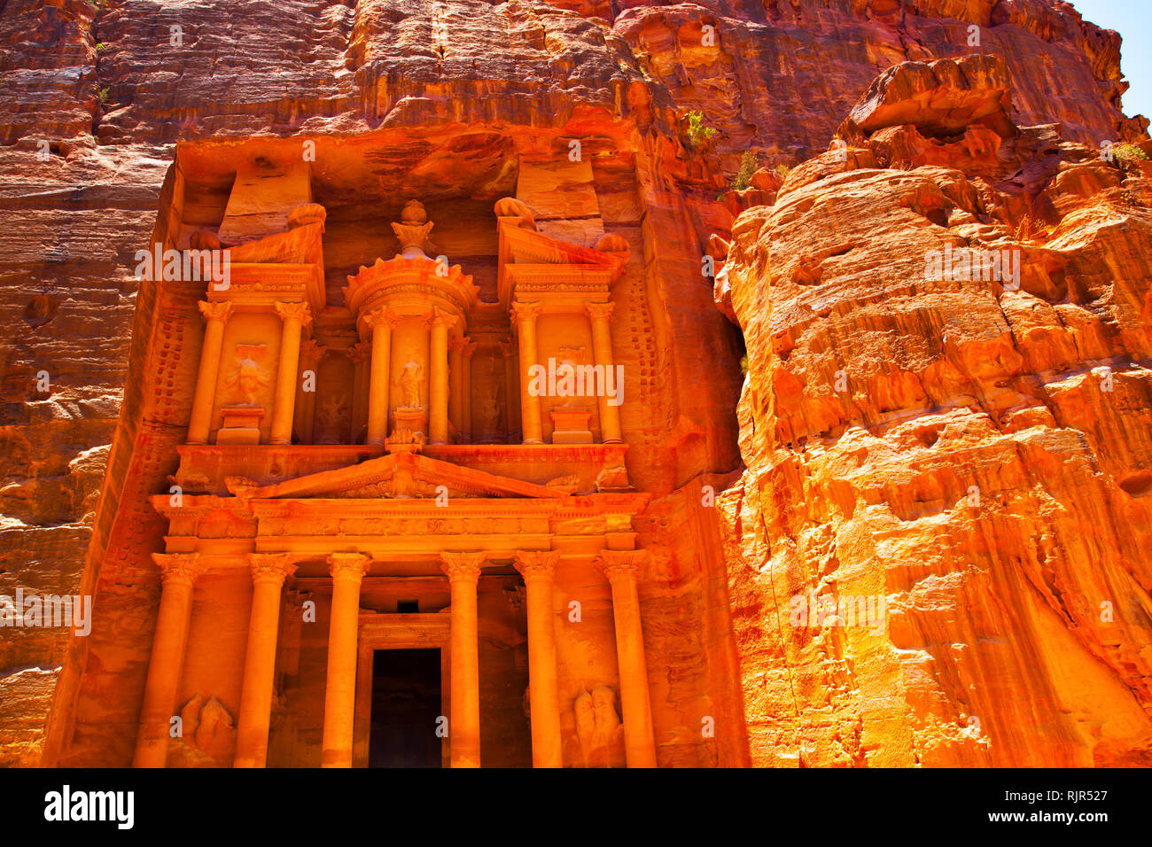 Al-Khazneh - il tempio del Tesoro scolpiti nella pietra, Petra, Giordania Foto Stock