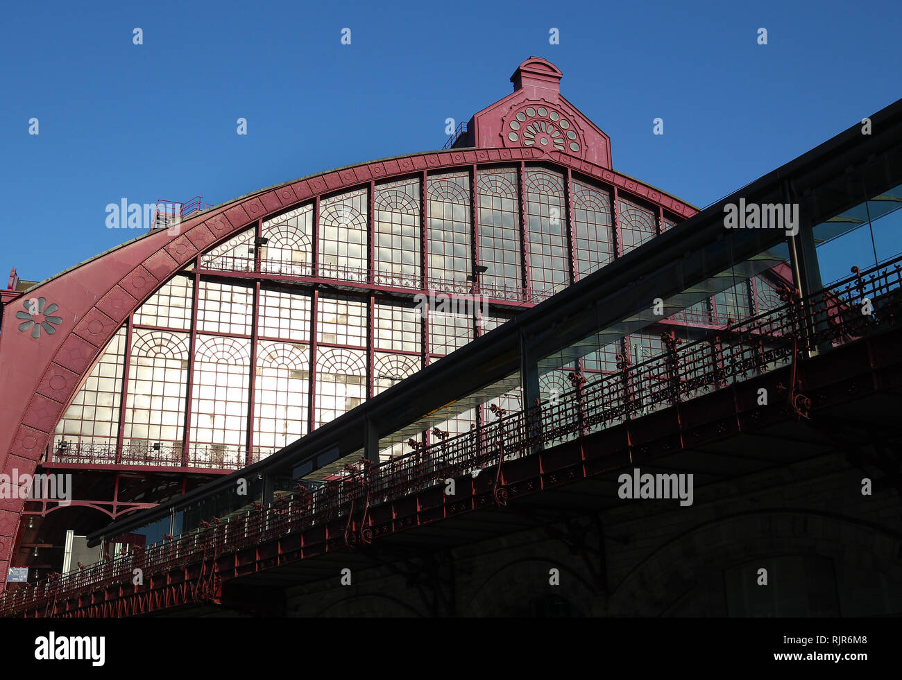 Antwerpen-Centraal, centrale di Anversa è la principale stazione ferroviaria della città belga di Anversa. La stazione è gestita dall'azienda ferroviaria nazionale. Foto Stock