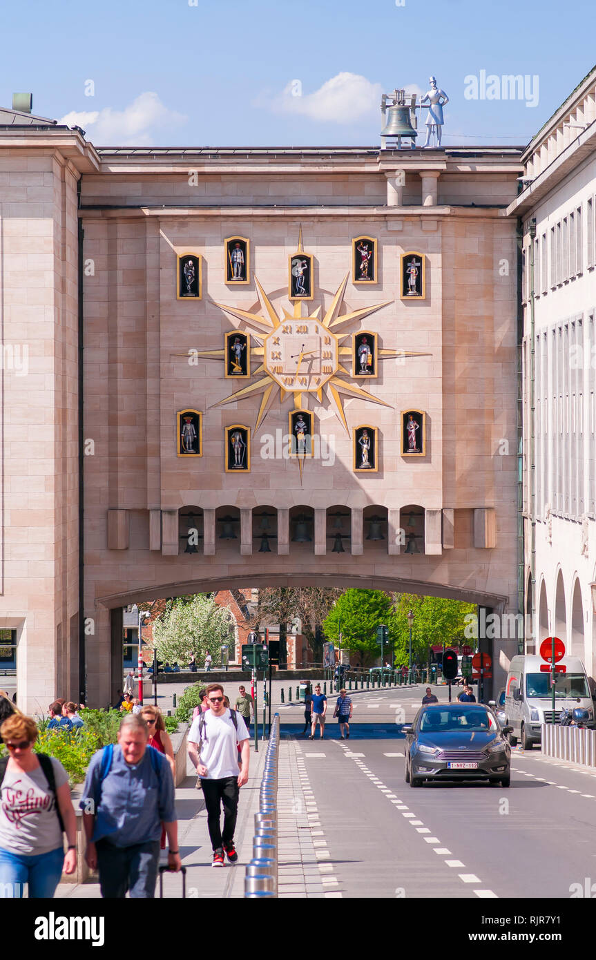 Le Carillon du Mont des arts bruxelles Orologio da parete decorato con statue Foto Stock