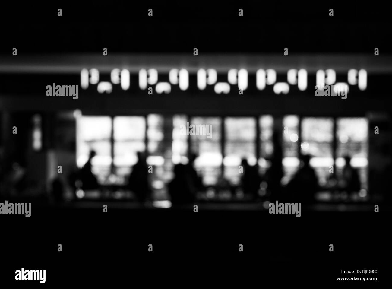 Persone in una sala di attesa, deliberata blur Foto Stock