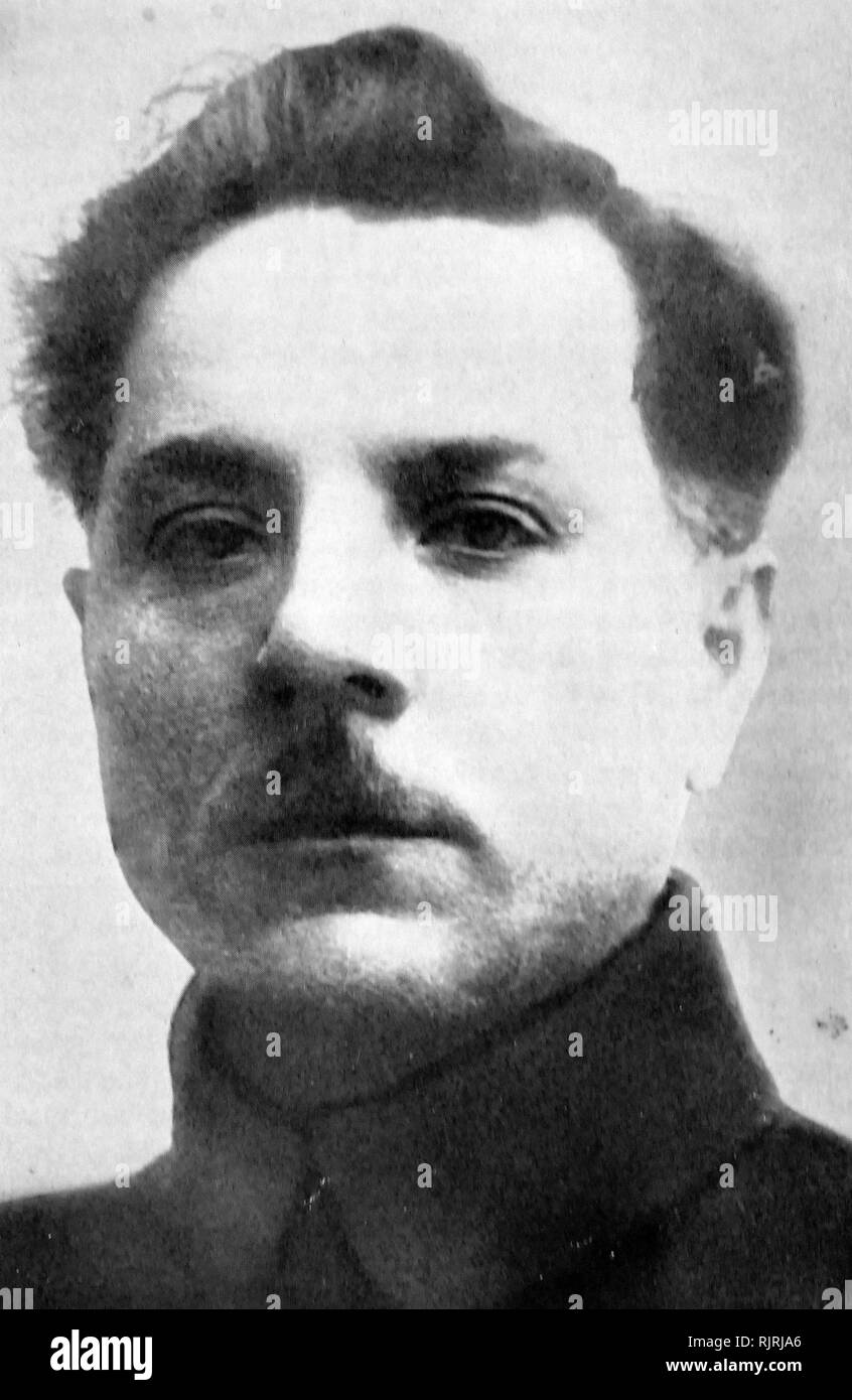 Kliment Voroshilov è (1881 - 1969), sovietico ufficiale militare e politico durante l'epoca di Stalin. Egli è stato uno dei cinque originali esegue il marshalling dell'Unione Sovietica (il più alto rango militare dell' Unione Sovietica), insieme con il direttore generale del personale dell'Esercito Rosso Alexander Yegorov, e tre alti comandanti, Vasily Blyukher, Semyon Budyonny e Mikhail Tukhachevsky. Foto Stock