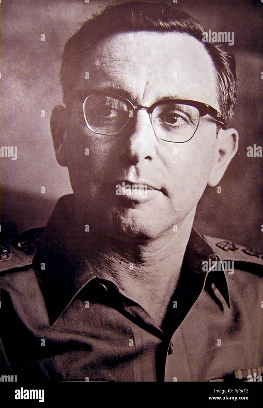 Tzvi Tzur (1923 - 2004) era un funzionario israeliano che ha servito come l'IDF il sesto capo del personale, 1961 - 1963. Foto Stock