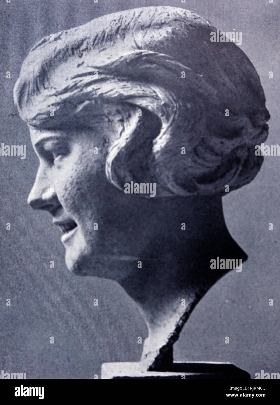 Busto di Angela Maria 'geli Raubal" (1908 - 1931); di Adolf Hitler semi ...