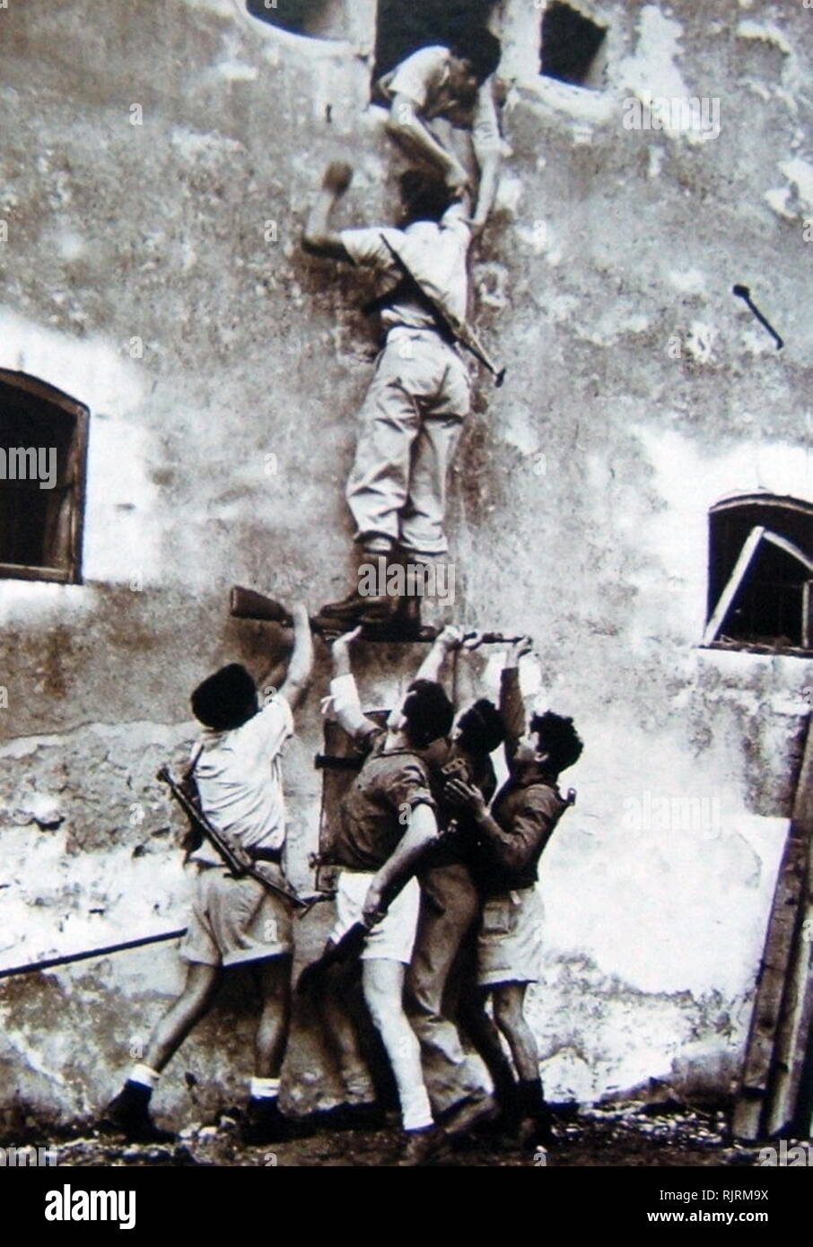 Palmach unità in formazione 1948. Il Palmach era l'elite forza di combattimento della Haganah, la metropolitana esercito del Yishuv (comunità ebraica) durante il periodo del mandato britannico per la Palestina Foto Stock