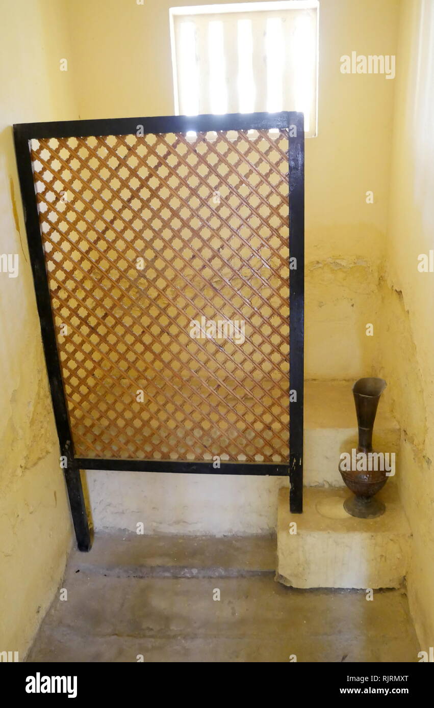 Replica del XVIII dinastia, lavatoio per la balneazione; dalla casa di un nobile egiziano; 1800 BC Foto Stock