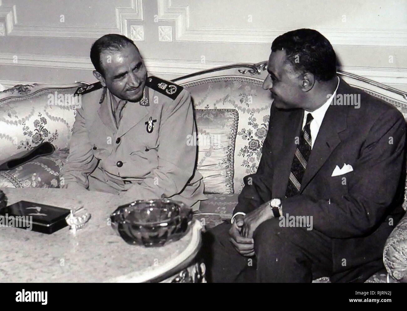 Presidente Gamal Nasser d'Egitto, con Abdullah al-Sallal (1917 - 1994) Il Presidente della Repubblica araba dello Yemen dal 27 settembre 1962 al 5 novembre 1967. Foto Stock