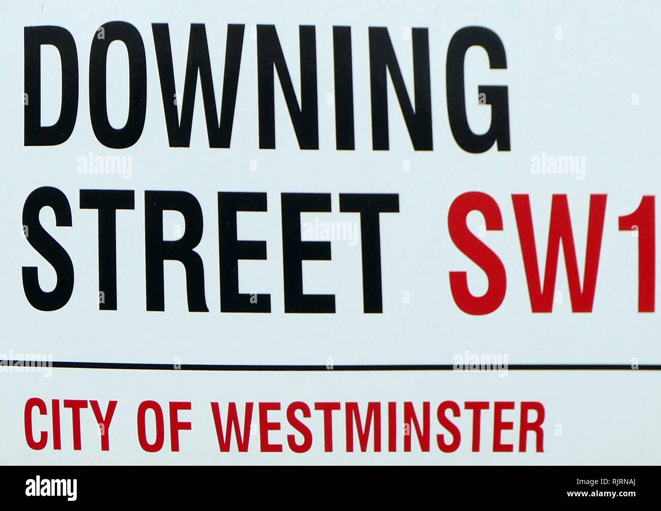 Downing Street è una strada di Londra, Regno Unito, noto per alloggiare le residenze ufficiali e gli uffici del Primo Ministro e il Cancelliere dello Scacchiere. La strada è stata costruita nel 1680s da Sir George Downing. Foto Stock