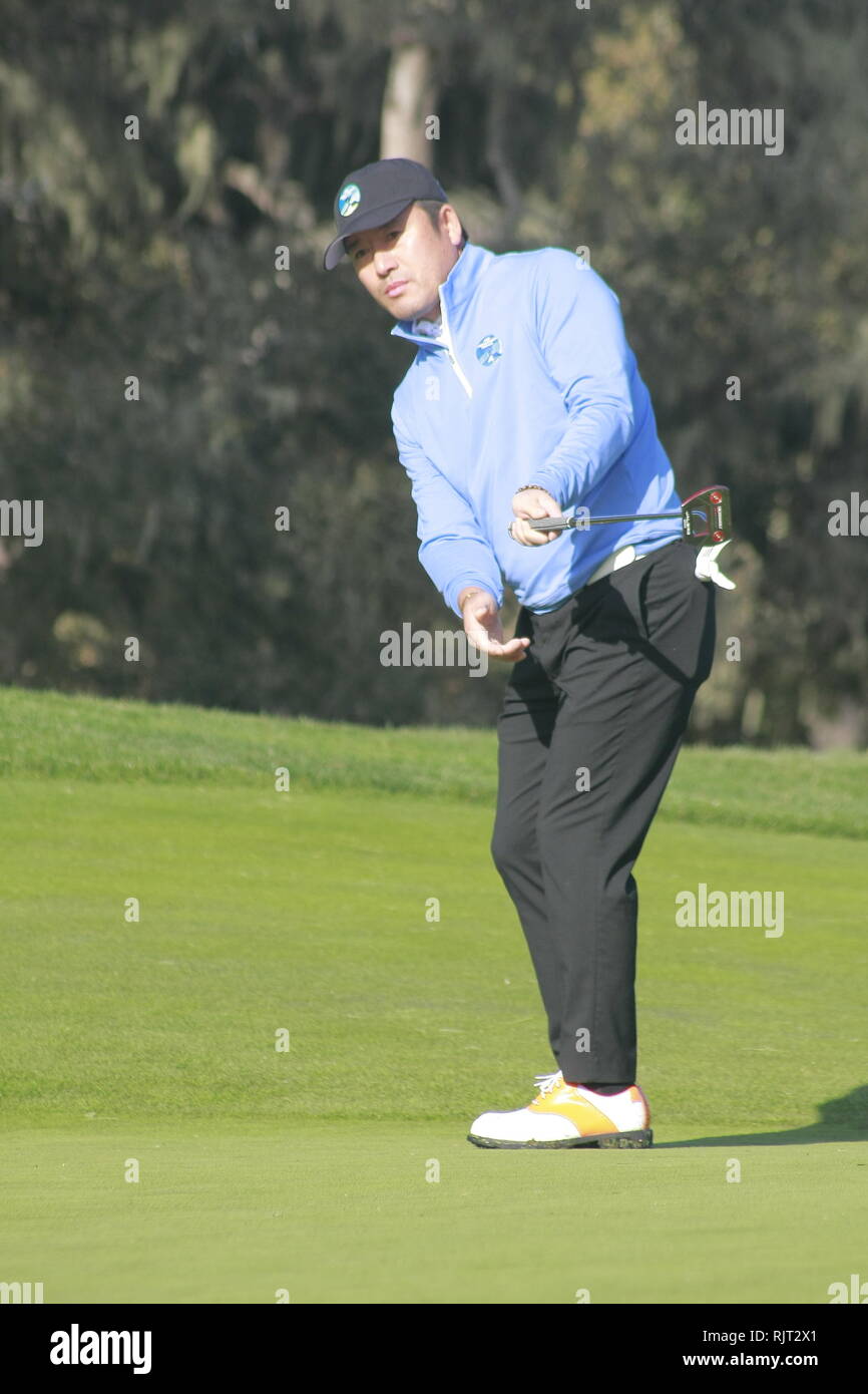 Penisola di Monterey Country Club, CA, Stati Uniti d'America. 7 febbraio, 2019. Coreano sensazione pro H-Sung Choi, putt come bene con il suo stile rimarchevole di footwork durante il primo round a penisola di Monterey CC presso l'AT&T Pro-Am a Pebble Beach Credito: Motofoto/Alamy Live News Foto Stock