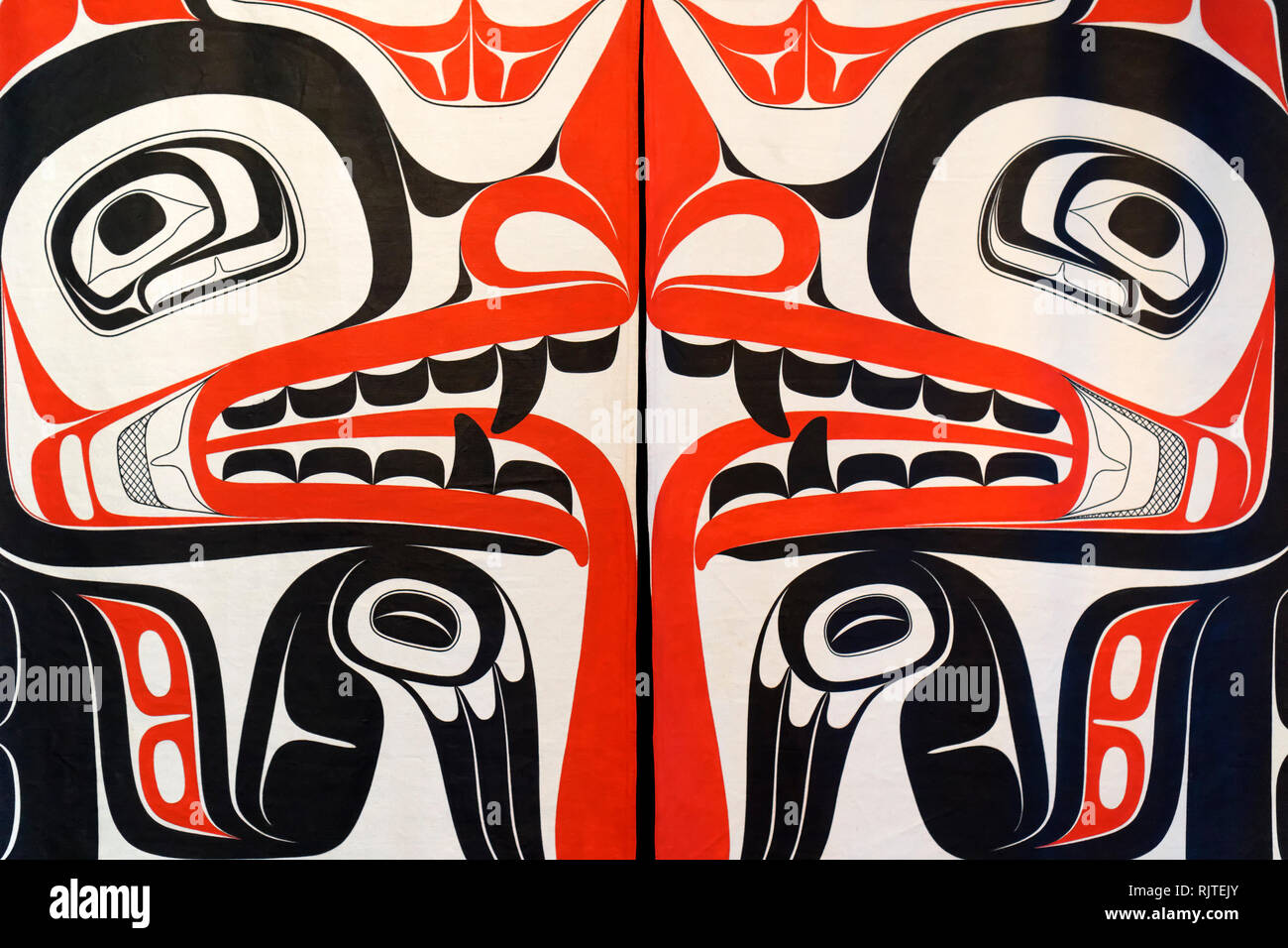 Dettaglio del rosso e del nero Haida Prime Nazioni da parete in MOV Museo di Vancouver, British Columbia, Canada Foto Stock