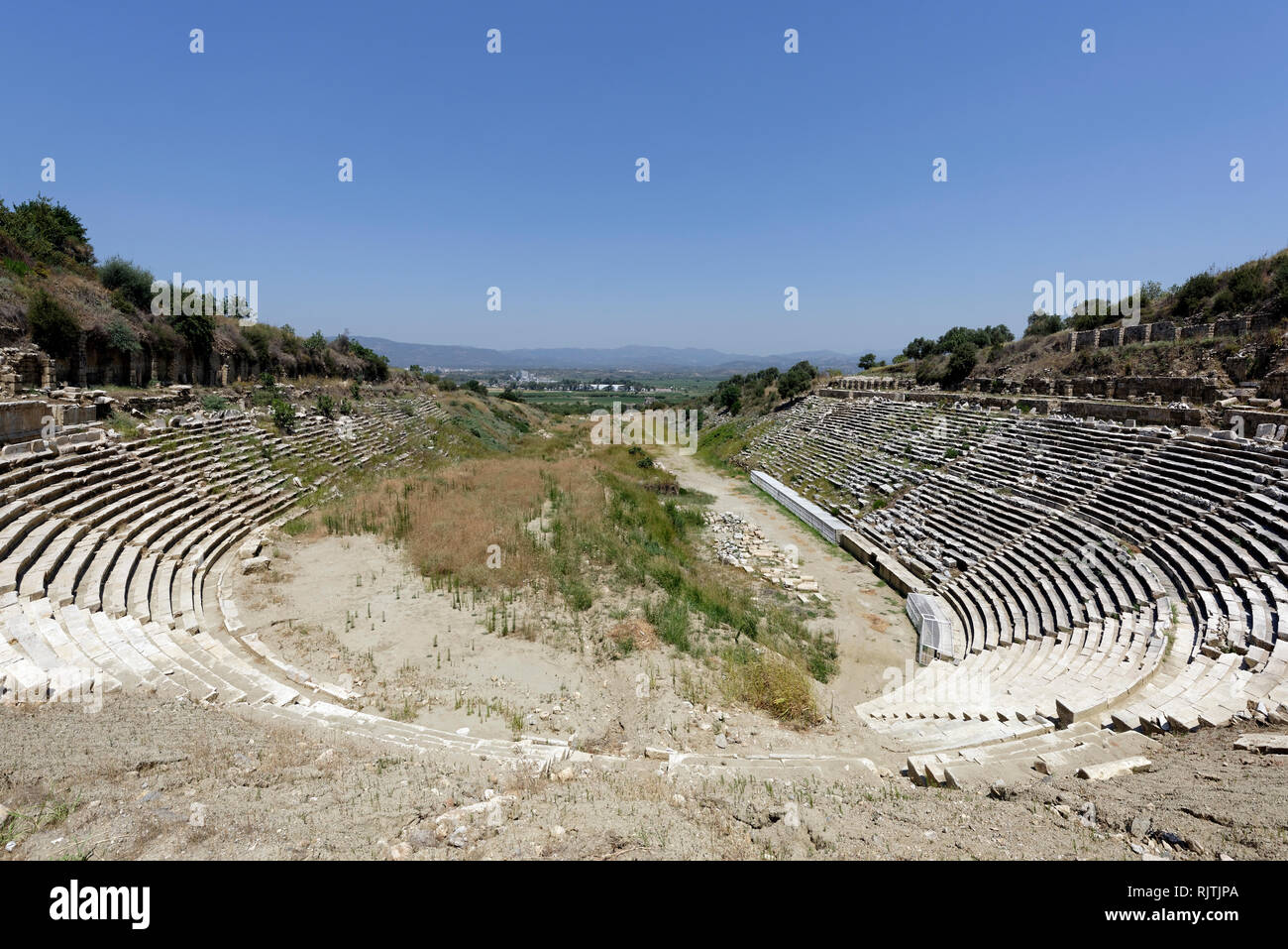 Vista la grande e antica stadium, Magnesia sul meandro, Tekin, Ionia, Turchia. Lo stadio aveva la capacità di accomodare oltre 30.000 spettatori ed è o Foto Stock