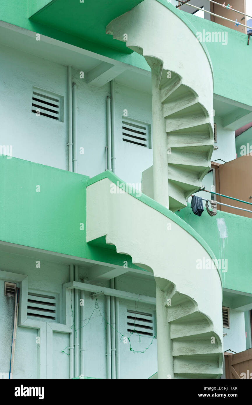 Colouful scalinata a spirale nelle stradine di Singapore Foto Stock Colouful scalinata a spirale nelle stradine di Singapore Foto Stock